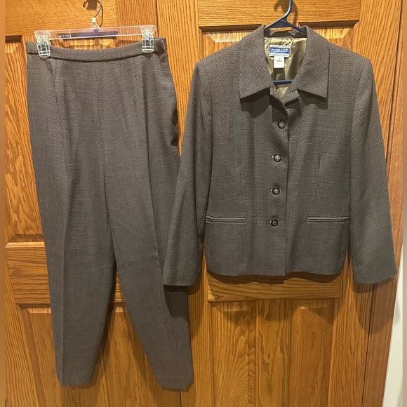 Pendleton Jackets & Blazers - Vintage Pendleton Petite Size 10 Wool Pants Suit 2pc Power Suit Sz 10P
